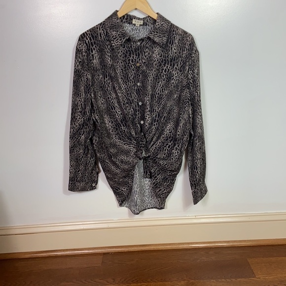 animal Print buttondown by POL - Picture 1 of 4